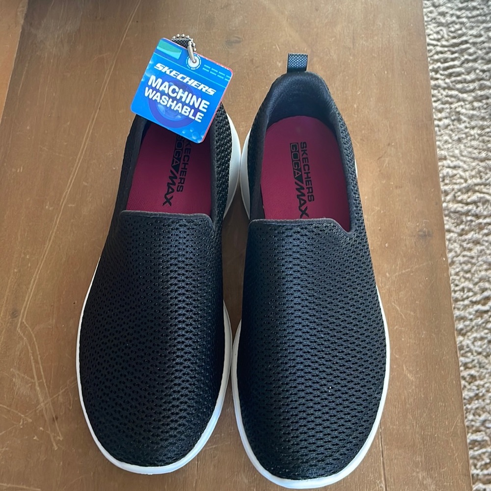 Skechers go walk